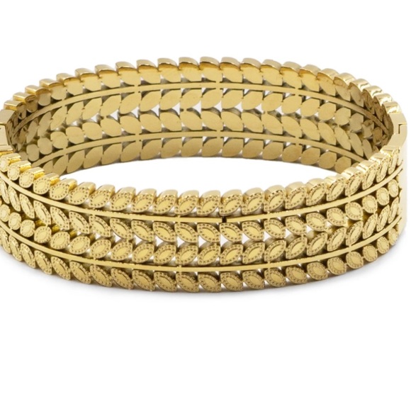 NWT! Kinsley Armelle Lotus Collection Gold Bracelet - Picture 1 of 4